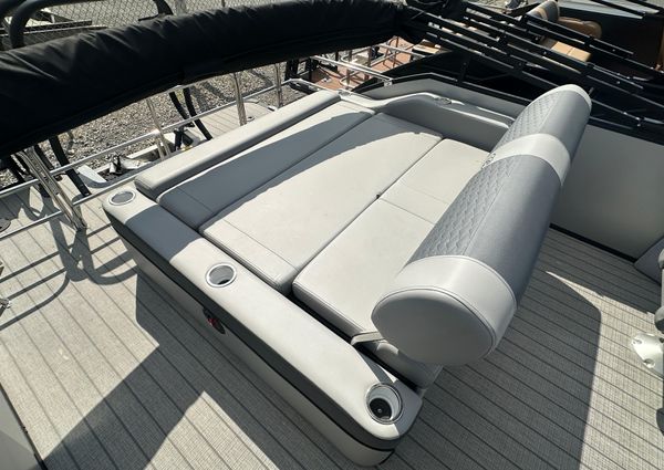 Bentley-pontoons 223-ELITE-SWINGBACK image