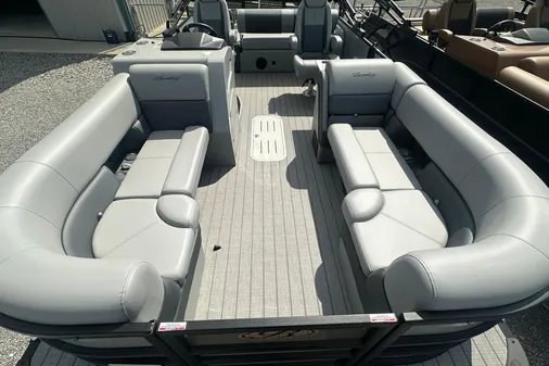 Bentley-pontoons 223-ELITE-SWINGBACK image