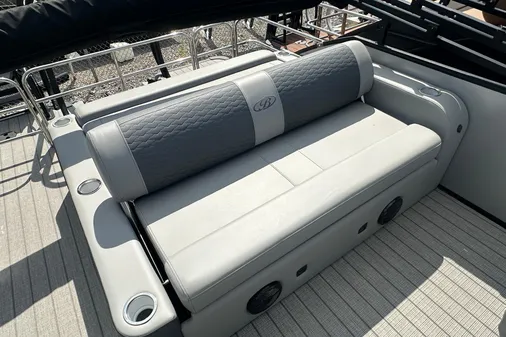 Bentley-pontoons 223-ELITE-SWINGBACK image