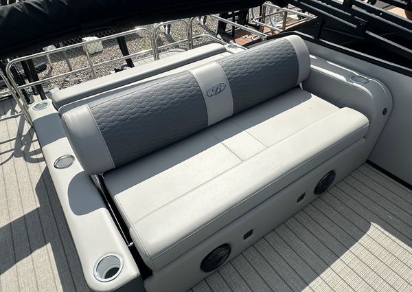 Bentley-pontoons 223-ELITE-SWINGBACK image