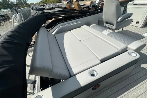 Bentley-pontoons 223-ELITE-SWINGBACK image