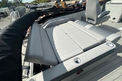 Bentley-pontoons 223-ELITE-SWINGBACK image