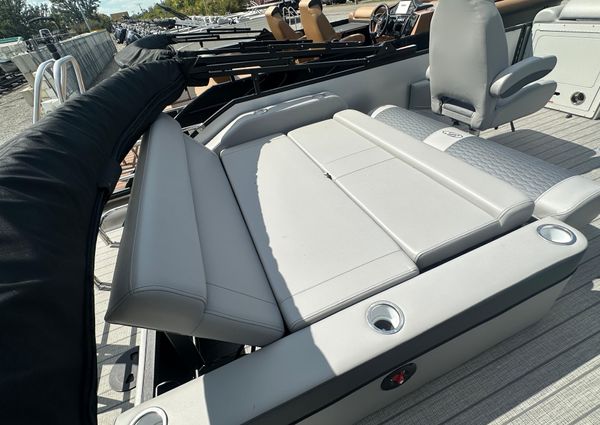 Bentley-pontoons 223-ELITE-SWINGBACK image