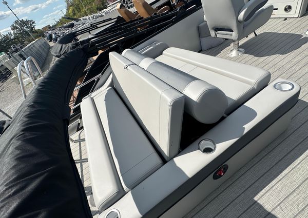 Bentley-pontoons 223-ELITE-SWINGBACK image