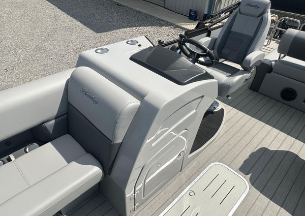 Bentley-pontoons 223-ELITE-SWINGBACK image