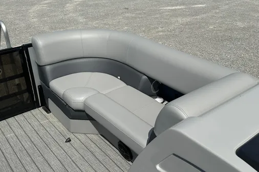 Bentley-pontoons 223-ELITE-SWINGBACK image