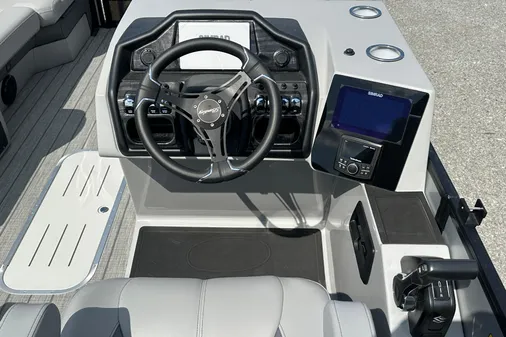 Bentley-pontoons 223-ELITE-SWINGBACK image