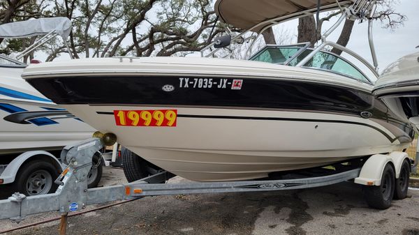 Sea Ray 220 Bow Rider
