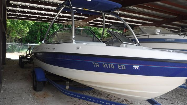 Bayliner 205 - main image