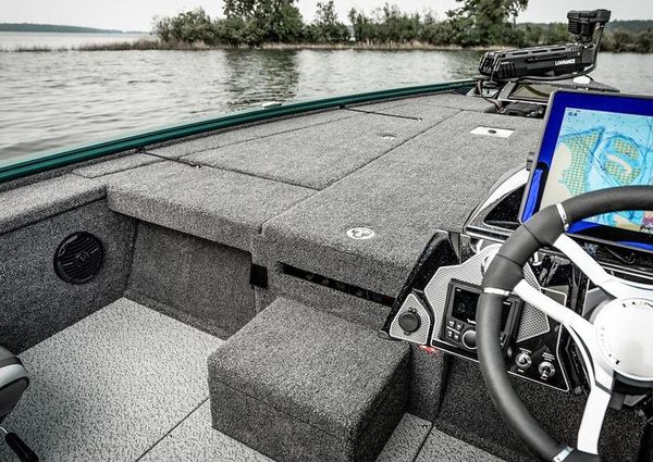 Lund 1875-PRO-V-MUSKY-XS image