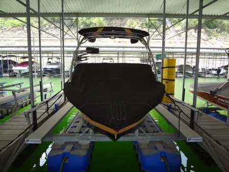 Correct Craft Super Air Nautique 230 image