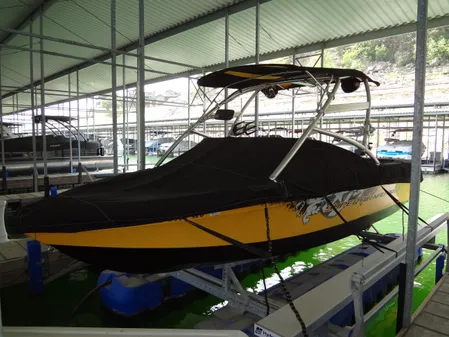 Correct Craft Super Air Nautique 230 image