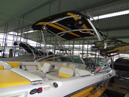 Correct Craft Super Air Nautique 230 image