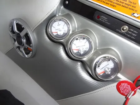 Correct Craft Super Air Nautique 230 image