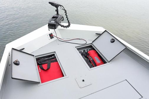 Lund 1760-PREDATOR-TILLER image