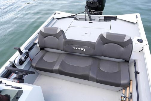 Lund 1760-PREDATOR-TILLER image