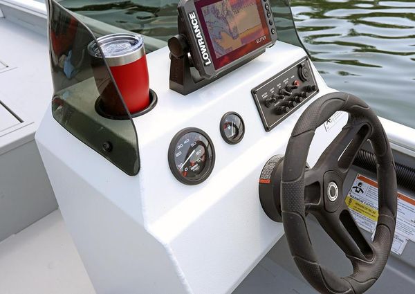 Lund 1760-PREDATOR-TILLER image