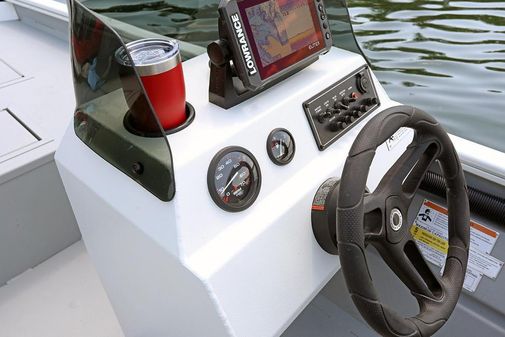 Lund 1760-PREDATOR-TILLER image