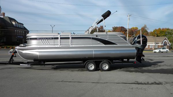 Bennington 23LFB