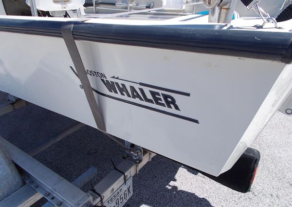 Boston-whaler 17-MONTAUK image
