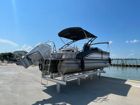 Harris 250 Solstice image