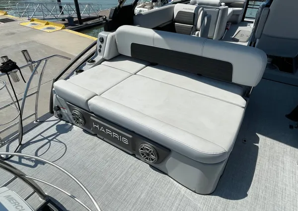 Harris 250 Solstice image