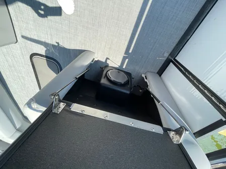 Harris 250 Solstice image