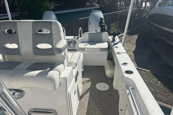 Twin Vee 260 VIVA image