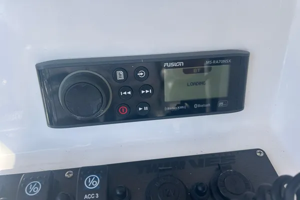 Twin Vee 260 VIVA image