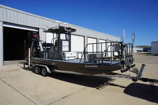 Boat Right 25'8'' Custom Flat image