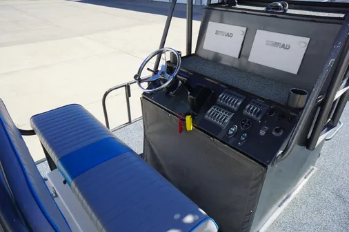 Boat Right 25'8'' Custom Flat image