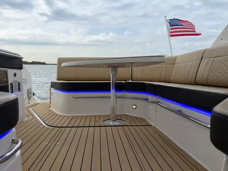 Sea Ray 320 Sundancer image