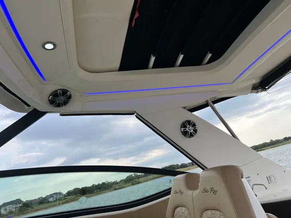 Sea Ray 320 Sundancer image