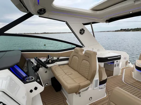 Sea Ray 320 Sundancer image