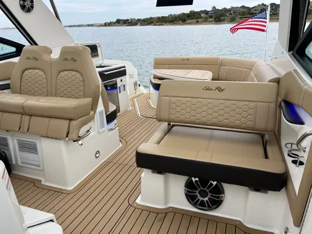 Sea Ray 320 Sundancer image
