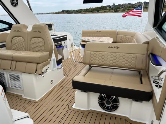 Sea Ray 320 Sundancer image