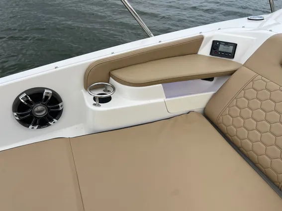 Sea Ray 320 Sundancer image