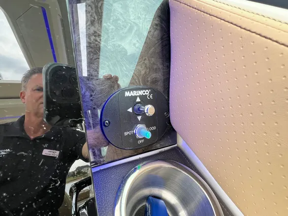 Sea Ray 320 Sundancer image