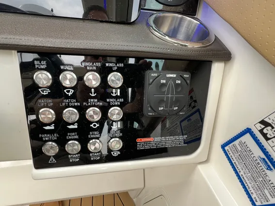 Sea Ray 320 Sundancer image