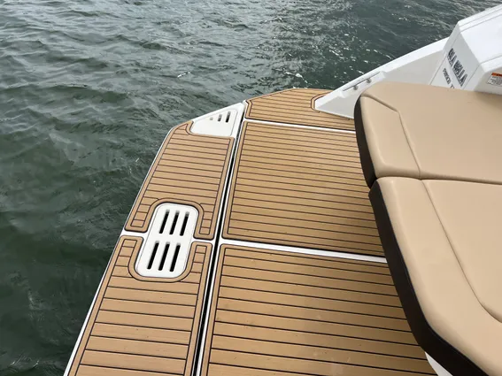 Sea Ray 320 Sundancer image