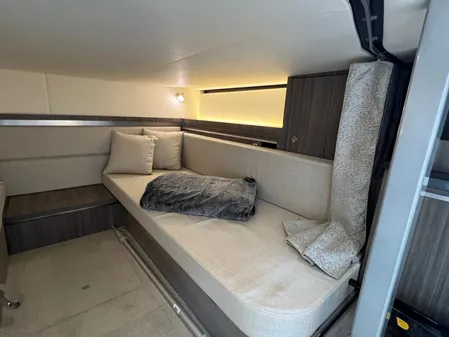 Sea Ray 320 Sundancer image