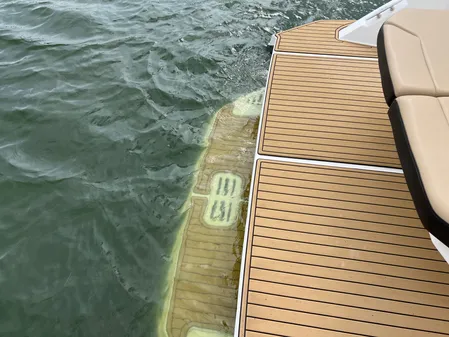 Sea Ray 320 Sundancer image