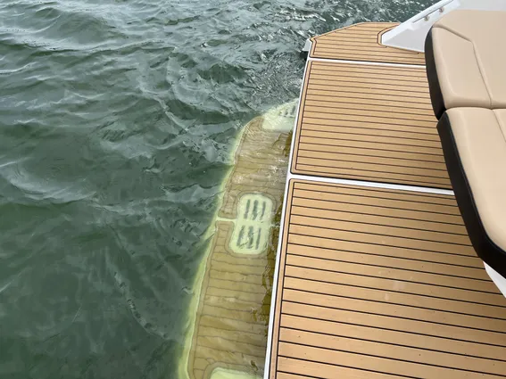 Sea Ray 320 Sundancer image