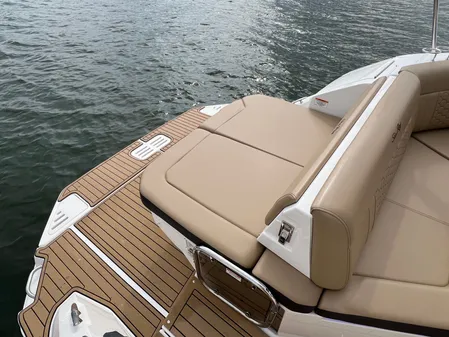 Sea Ray 320 Sundancer image
