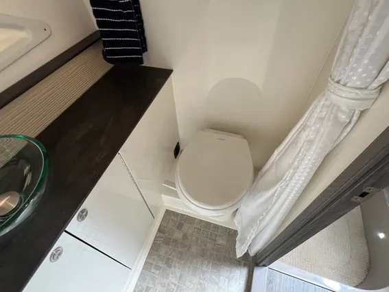 Sea Ray 320 Sundancer image