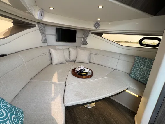 Sea Ray 320 Sundancer image