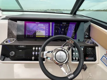 Sea Ray 320 Sundancer image