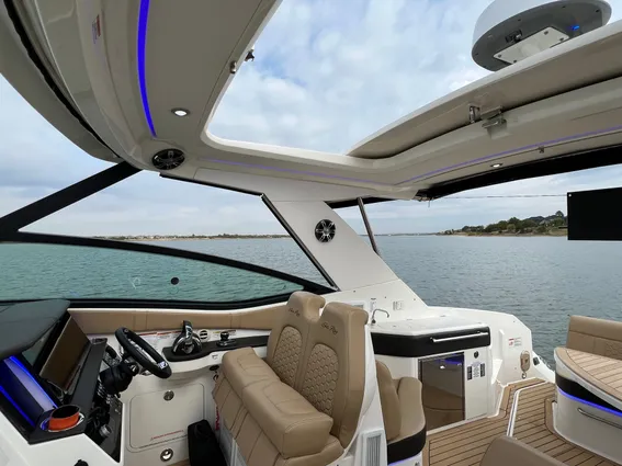 Sea Ray 320 Sundancer image
