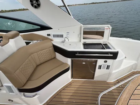 Sea Ray 320 Sundancer image