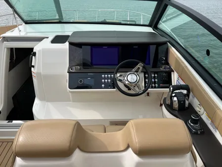 Sea Ray 320 Sundancer image
